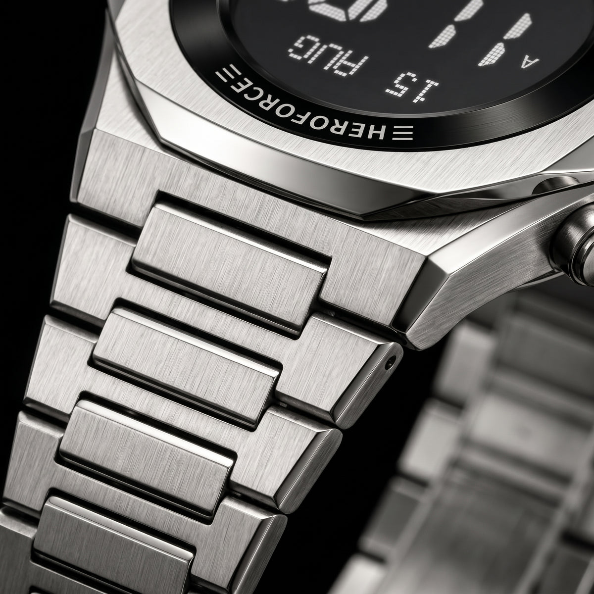 Steel From Case to Bracelet