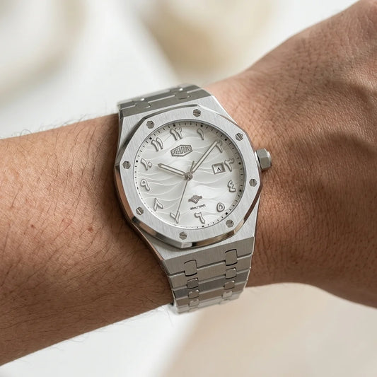 HeroForce 5070B - Men’s O - On-wrist, hyperrealistic, natural daylight, luxury